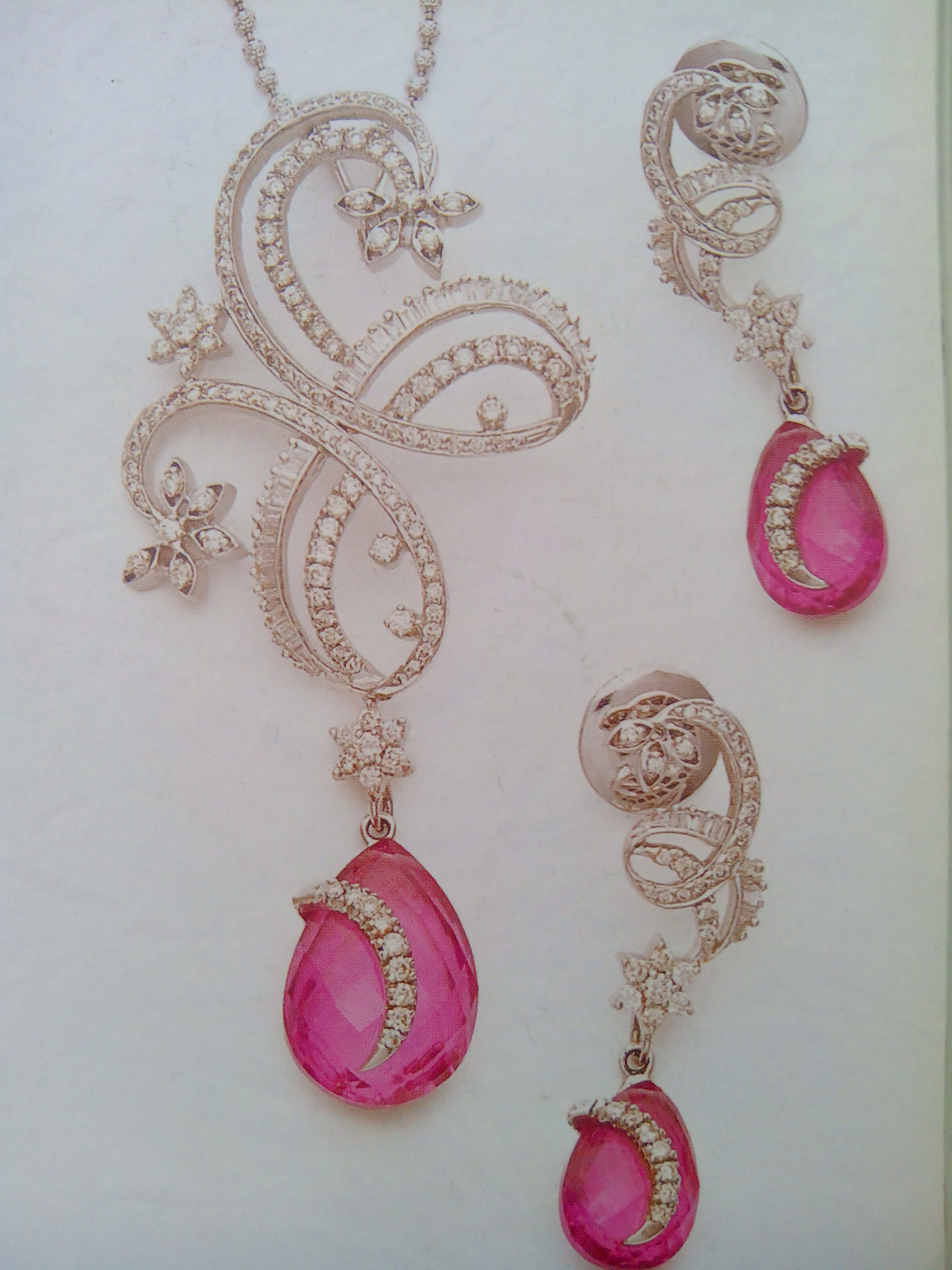 Diamond pendant sets