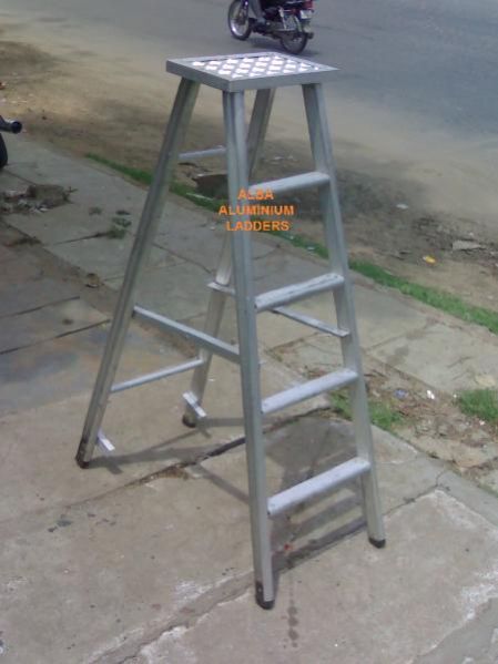 Aluminium Self Supporting Ladder ( Model No : F105)