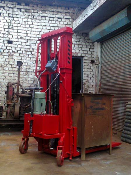 Hydraulic Telescopic Stacker 1