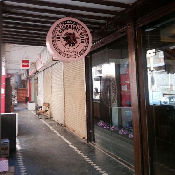 Pylon & Lollipop Signage 01