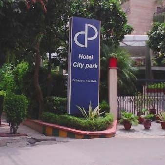 Pylon & Lollipop Signage 09