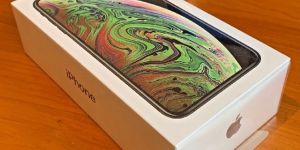 APPLE iPHONE XS MAX UNLOCKED 256GB SPACE
