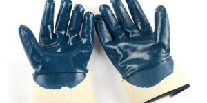Nitrile Safety Gloves