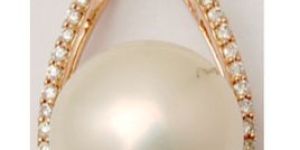 Tear Drop Shape Rose Gold Pearl Pendant