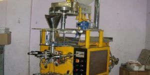 Automatic Collar Type Form Fill & Seal Machine With Volumetric Cup Filler