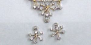 Tanmaniya White Gold Pendant Set