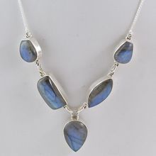 Fashionable Sterling Silver Labradorite Necklace