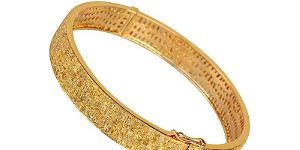 HANDMADE BAGUETTE DIAMOND GOLD BANGLE