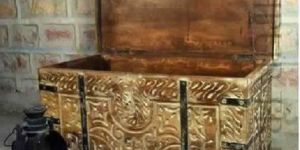 Reclaimed Wood Trunk