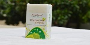 Coconut Milk and Honey Bathing Bar