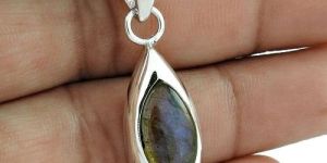 First Sight 925 Sterling Silver Labradorite Gemstone Pendant
