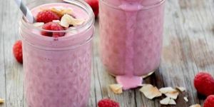 RASPBERRY COCONUT SMOOTHIE