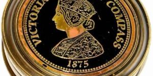 ANTIQUE QUEEN BRASS COMPASS