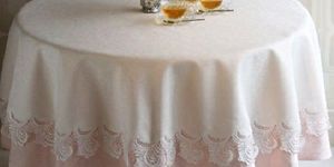 TABLE RUNNER AND TABLE CLOTH