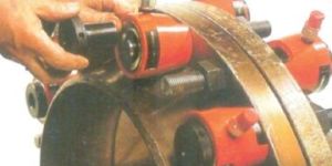 Stud Bolt Stretching Devices