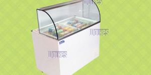 Curved Glass Display Parlours