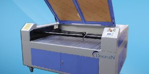 CO2 Laser Cutting Machine