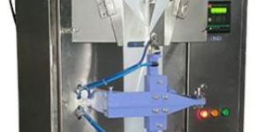 AUTOMATIC LIQUID FILLING PACKING MACHINE