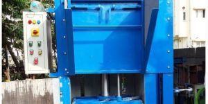 PET BOTTLE PRESS MACHINE