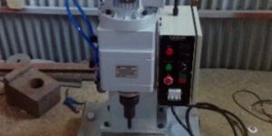 Pneumatic Riveting Machine