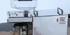 SEEDS OIL EXTRACTION MACHINE