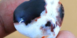 NATURAL UNTREATED AGATE HEART GEMSTONE