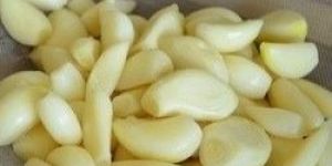 Peeled Garlic -Peeled by Hand