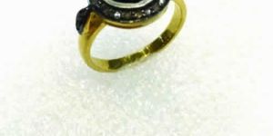 Attractive Gold Ring with Polki Diamond