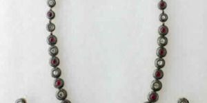 Stylish Diamond Necklace with Diamond Polki