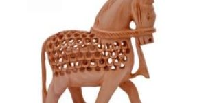 WOODEN UNDERCUT HORSE