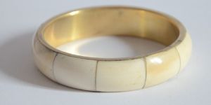 Stylish Marine Bone Metal Beads Artificial Jewelry Bangle