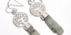 925 Sterling Silver Matt Finished Handcrafted Green Kyanite Raw Gemstone Earrings for Girls and Women Supplier