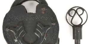 Vintage Iron Padlock Lock with 1 Original Key