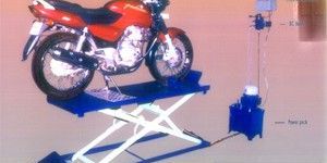 Two Wheeler Hydraulic Lift