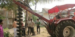 HYDRAULIC POST HOLE DIGGER