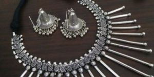 Thread Heavy Necklace Set