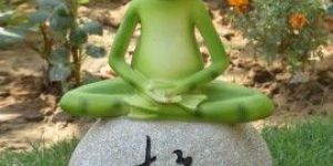 Frog Sitting 2 on Stone Garden Decor Statue