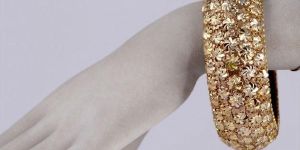 ILEYLA DESIGNER GOLDEN LAC BANGLE FOR WOMEN