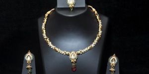 Fashionable Kundan Necklace