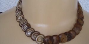 BONE NECKLACE WITH EARRING