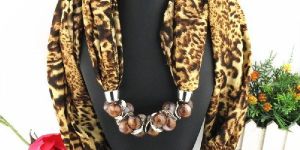 PENDANT STYLE SCARF