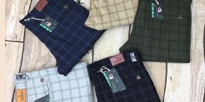 Men Slim Fit Checked Formal Trouser