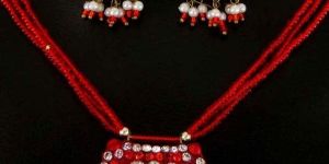 Lac Pendant Necklace