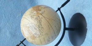 ALUMINIUM METAL DESKTOP WORLD GLOBE ON STAND