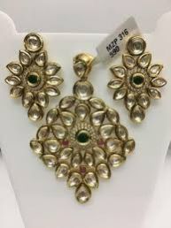 Kundan Pendant Set