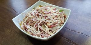 DEHYDRATED PINK ONION FLAKES