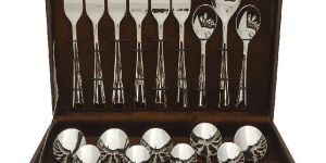 18 Piece Cutlery Set