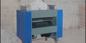 Polyester fiber carding/opening machine