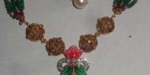 Gold Kundan Temple Pendant Set