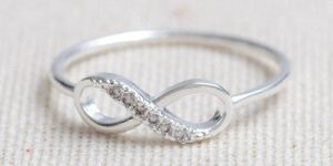 Unisex Round Natural Diamond Gold Ring